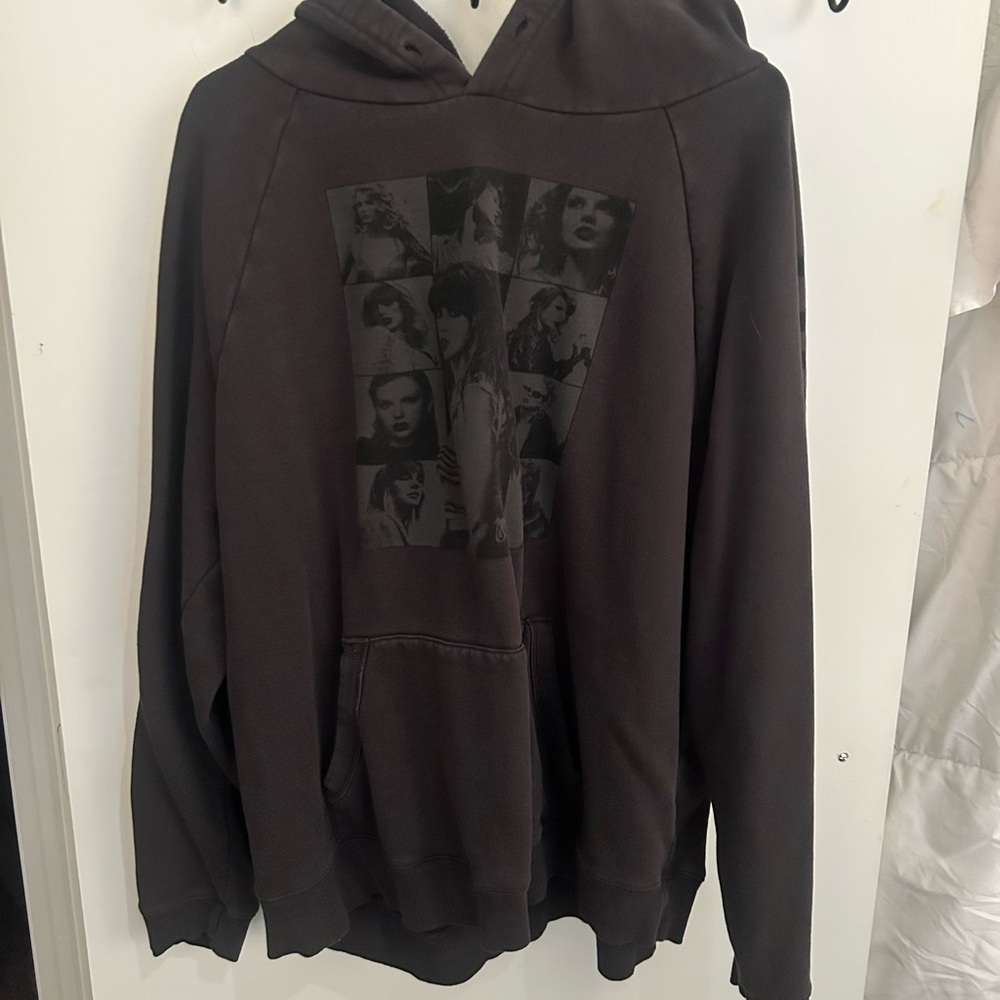 TAYLOR SWIFT ERAS TOUR MERCH